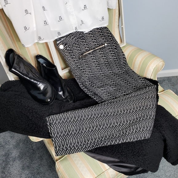 Ellos stretch slim leg ankle pants bold blk & white zig-zag pattern zipper dets - Picture 11 of 12